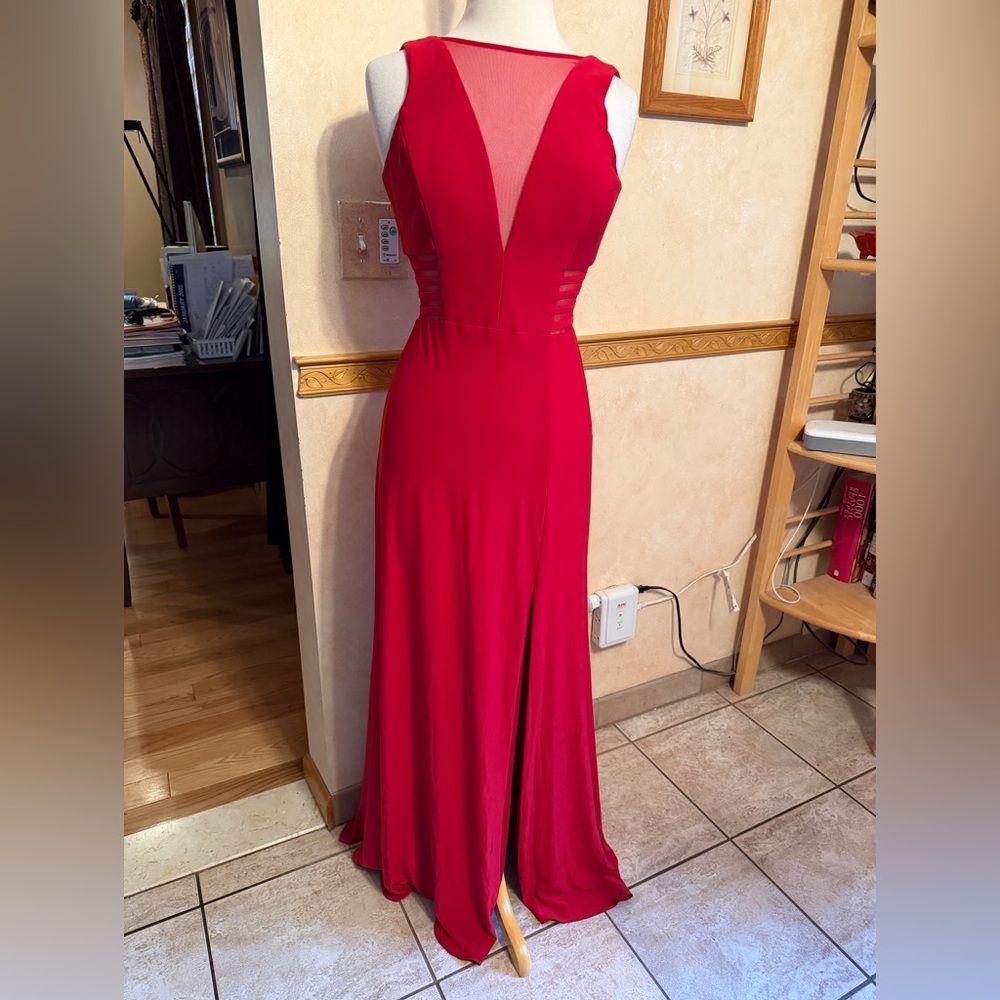 Morgan & Co Red V-Neck Evening Gown size 7/8